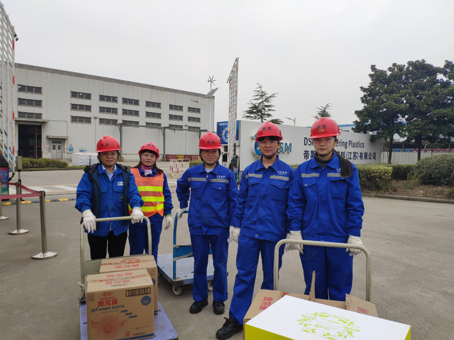 工廠、商務大樓、工業園區、私人企業、電影院、銀行、政府機關、學校、酒店娛樂場所等清潔外包服務