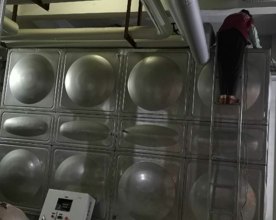 工廠、商務大樓、工業園區、私人企業、電影院、銀行、政府機關、學校、酒店娛樂場所等二次供水水箱清洗