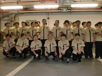 工廠、商務(wù)大樓、工業(yè)園區(qū)、私人企業(yè)、電影院、銀行、政府機(jī)關(guān)、學(xué)校、酒店娛樂場所等清潔外包服務(wù)